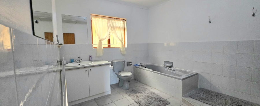 3 Bedroom Property for Sale in Franskraal Western Cape